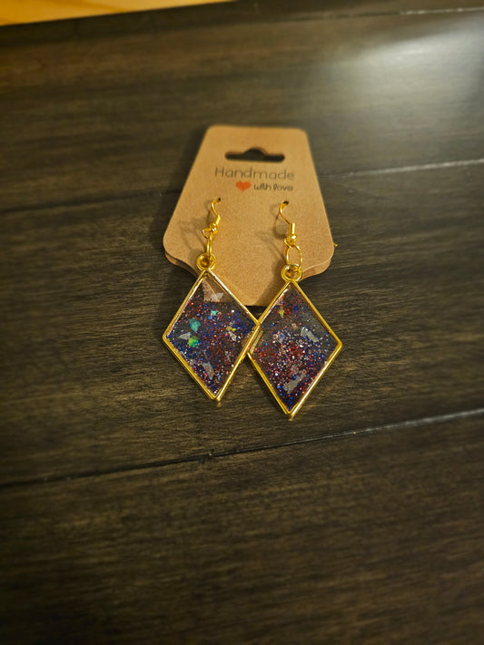 Handmade Diamond-Shaped Resin Earrings – Gold Frame with Holographic Glitter