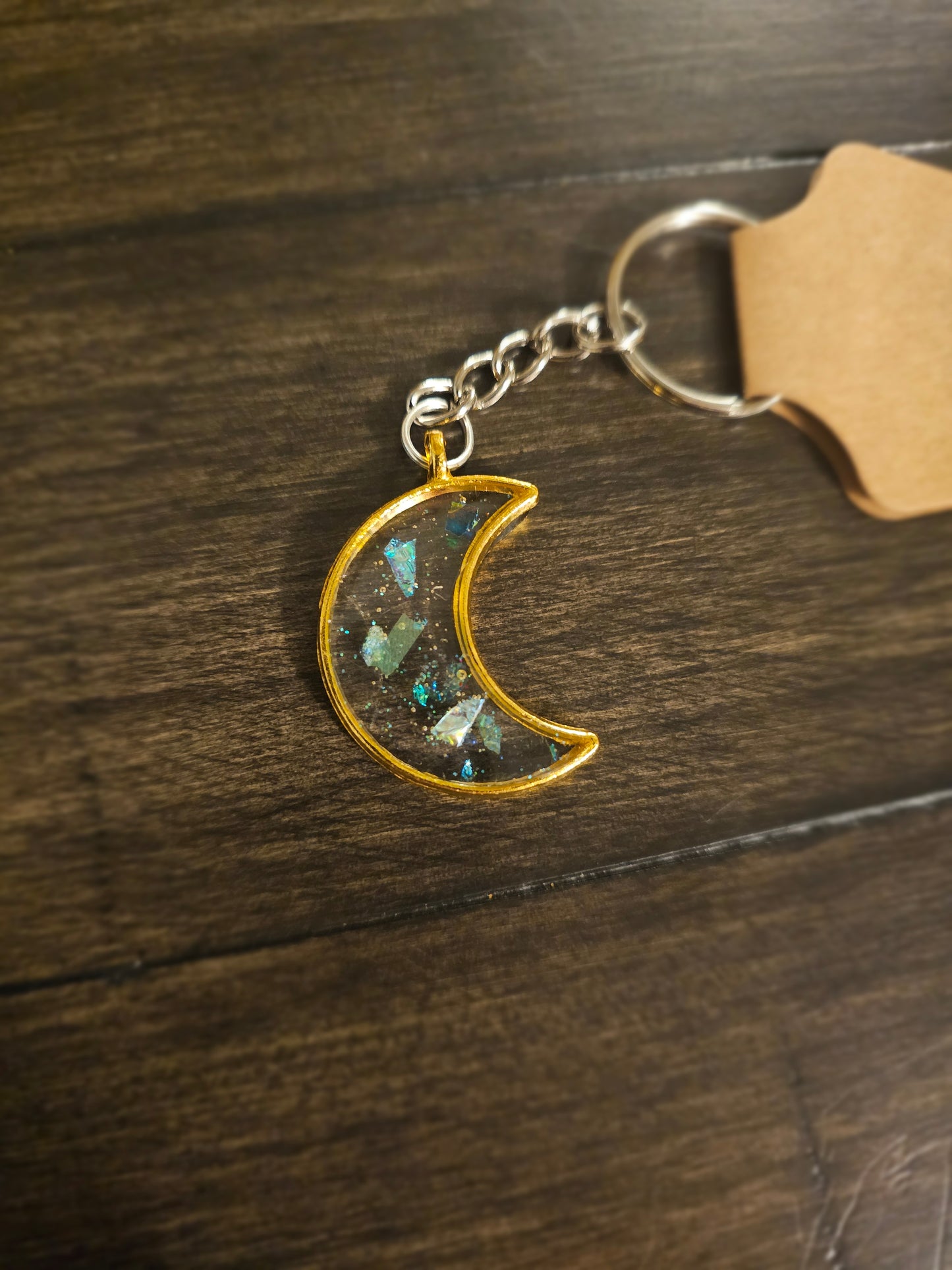 Celestial Glow – Gold Crescent Moon Keychain