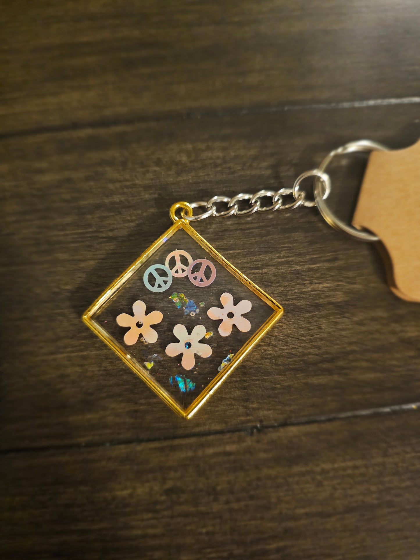 Groovy Vibes – Gold Square Keychain